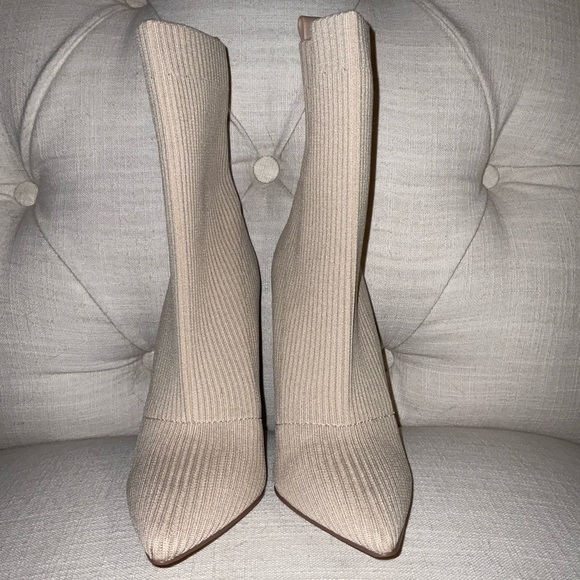 Steve Madden beige pointy toe knit ankle bootie with stiletto heel - Picture 2 of 3